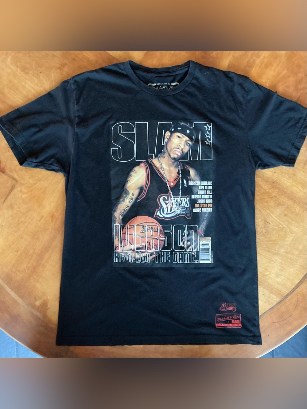 L Mens Mitchell & Ness Black Allen Iverson 'Slam' Graphic Tee